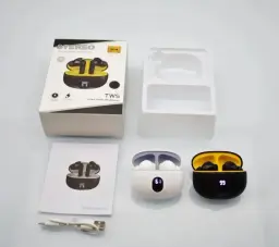 TWS 895B Earbuds box manual and charging cable - DrutoBD
