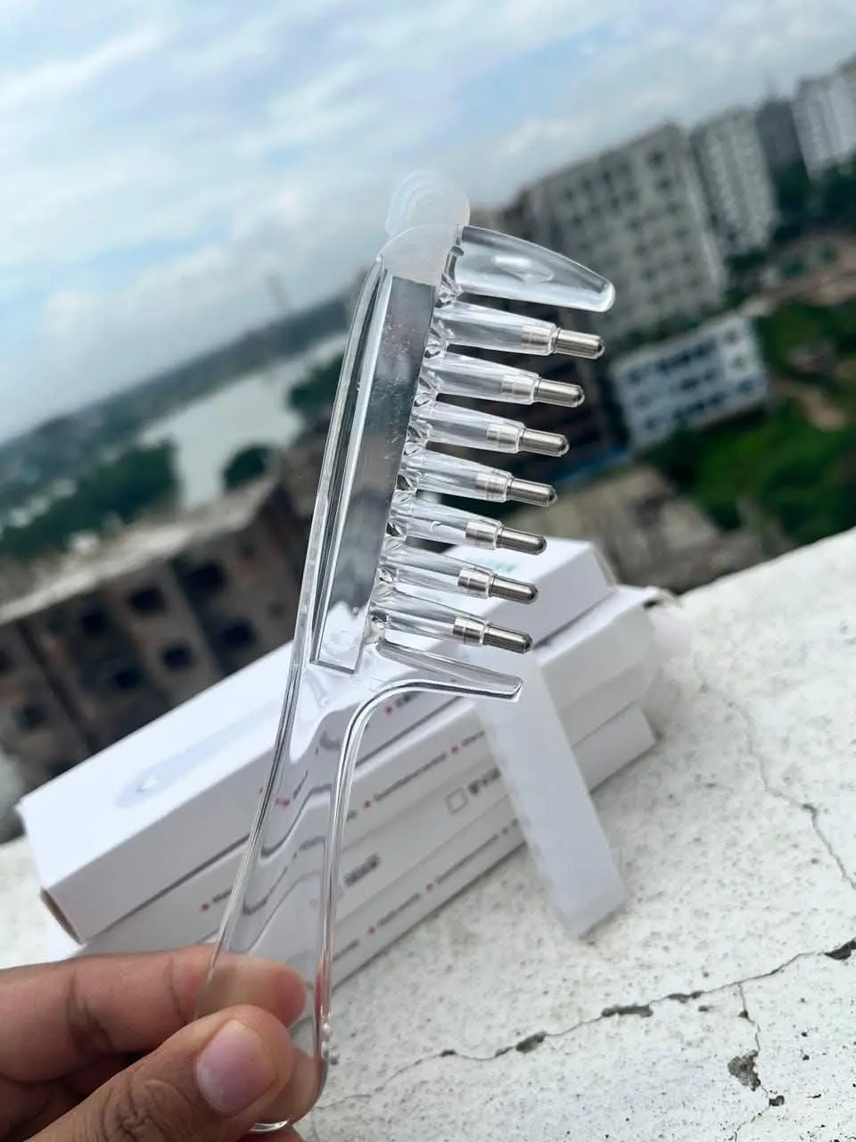 চিরুনির মেটাল রোলারবল দাঁতের ক্লোজ-আপ দৃশ্য
