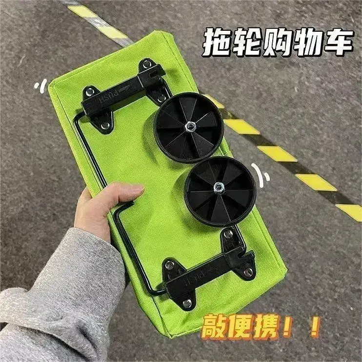 Portable shopping bag with wheel